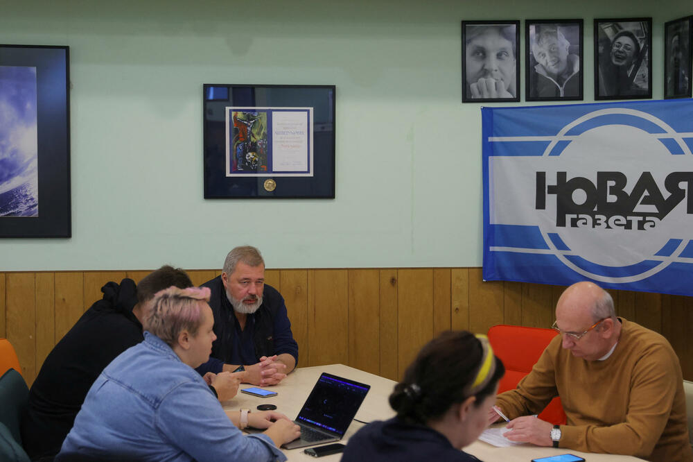 Muratov sa kolegama u Moskvi, Foto: Rojters