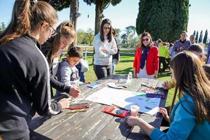 „Srce se ima da se daje svima“ - ambasadorka EU pružila punu...