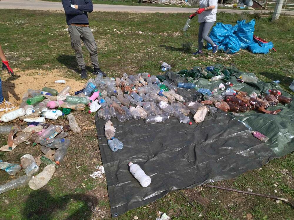 <p>Organizovana akcija čišćenja korita rijeke, kao i akcija pošumljavanja park šume</p>