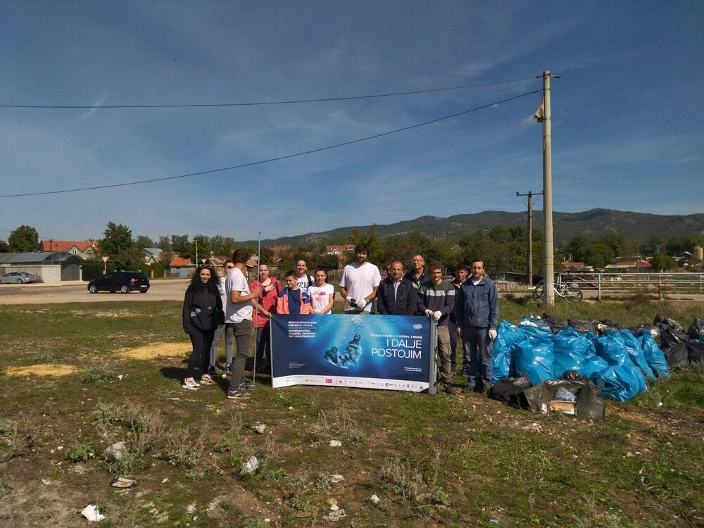 <p>Organizovana akcija čišćenja korita rijeke, kao i akcija pošumljavanja park šume</p>