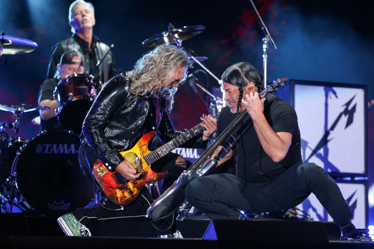Metallica, Mariah Carey e Biden chiedono la lotta alla povertà al festival