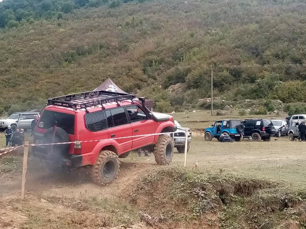<p>Drugi dan je bio rezervisan za ispit spretnosti, i dvadesetak takmičara je imalo priliku da pokaže “svoje umijeće i moć mašine na specijalno pripremljenom poligonu”</p>