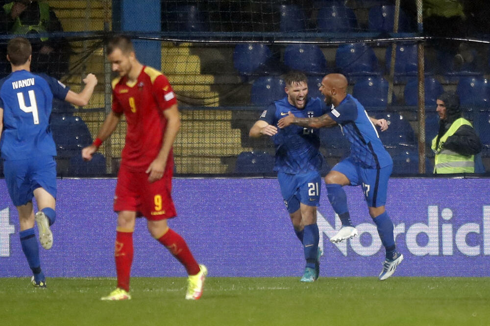 Slavlje Finaca nakon gola Kalmana za 2:0, Foto: Reuters/Stevo Vasiljević