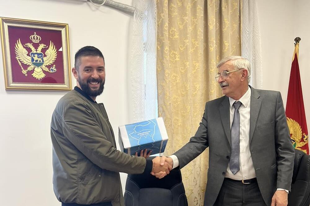 Popović predaje listu, Foto: Danilovgrađani - Naša snaga