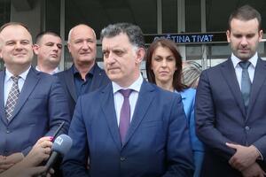 Komnenović predao listu za izbore u Tivtu