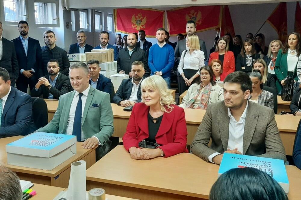 Sa predaje liste, Foto: Privatna arhiva