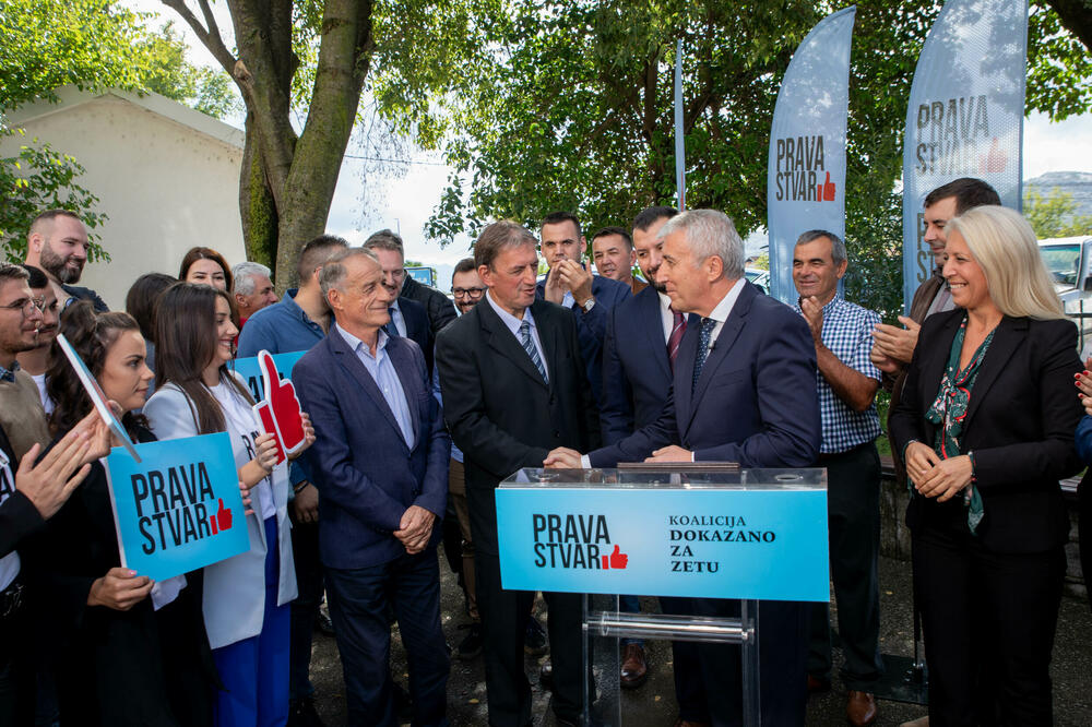 Sa predaje liste, Foto: DPS