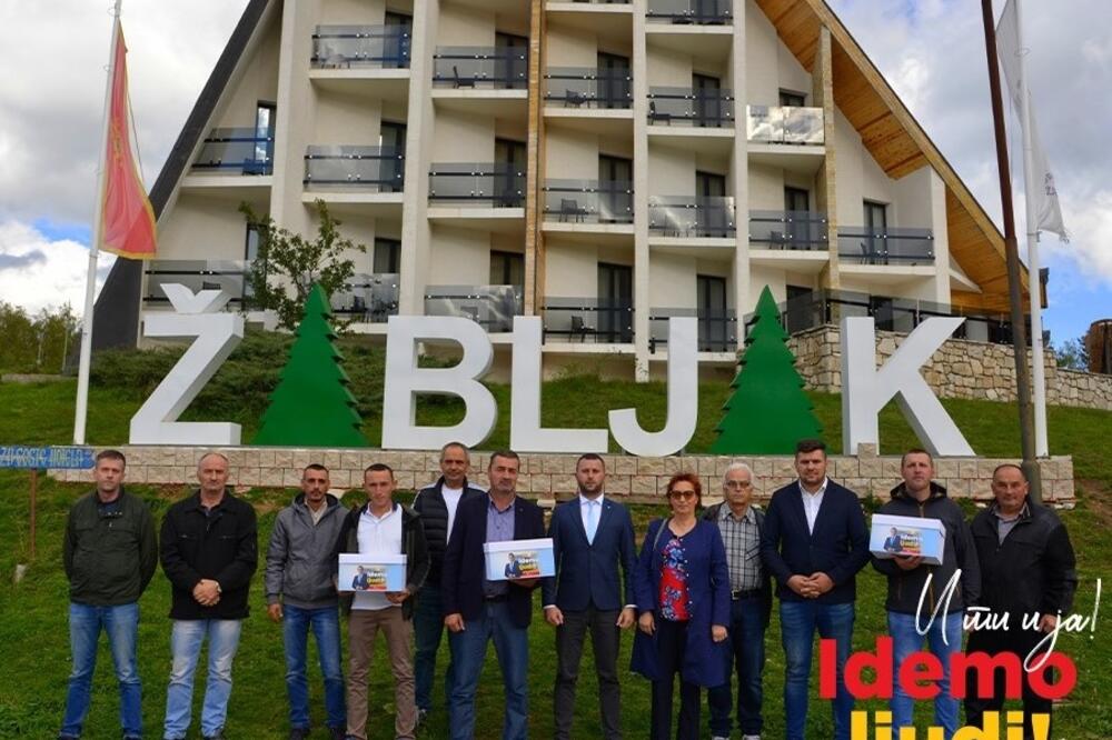 Sa predaje liste, Foto: Demokratska Crna Gora