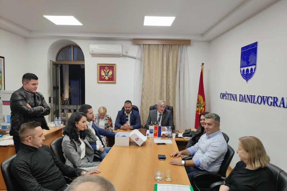 Sa predaje liste, Foto: SNP