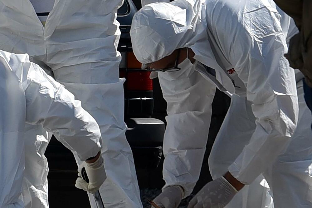 Forenzičari prikupljaju dokaze na mjestu ubistva: Na Koniku juče, Foto: BORIS PEJOVIC