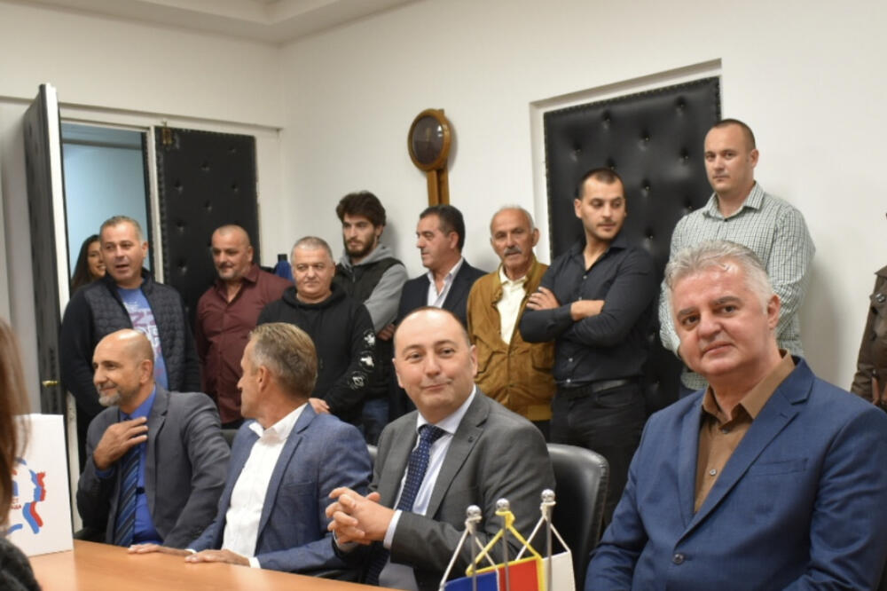 Sa predaje liste, Foto: DF