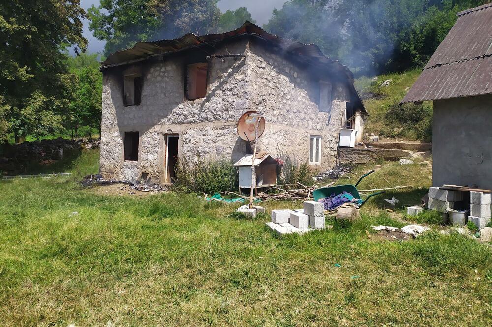 Zapaljeni odžak na jednoj od kuća u Kolašinu, Foto: SZS