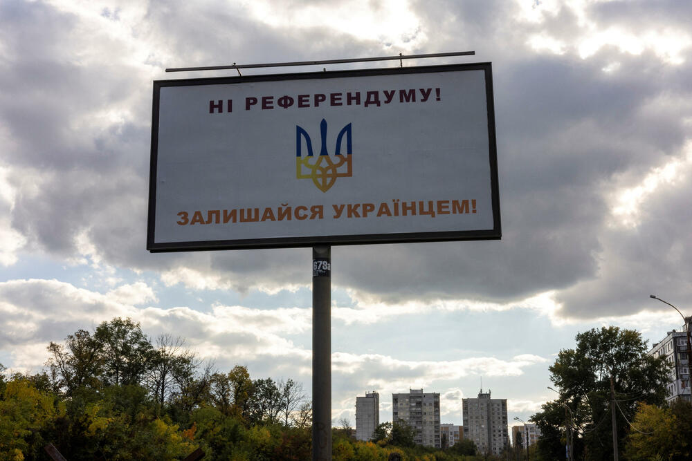 Bilbord sa natpisom 'Ne referendumu! Ostani Ukrajinac!' na glavnom putu u Harkovu