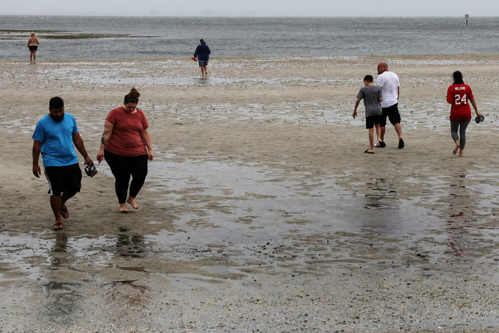 <p>Ian, koji je ojačao iznad toplih voda Meksičkog zaliva, prerastao je u uragan katastrofalne, četvrte kategorije, sa maksimalnim vjetrovima jačine 250 kilometara na sat</p>