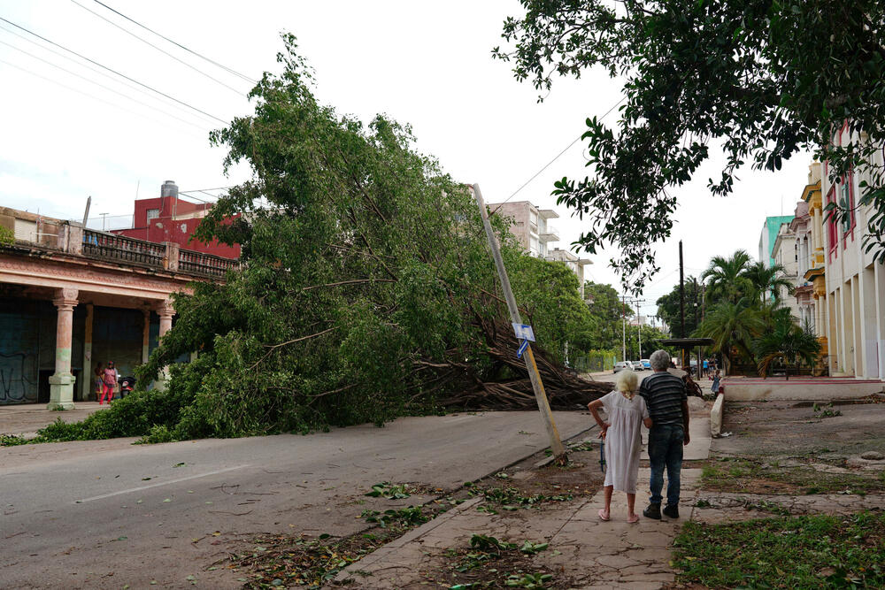 <p>Ian, koji je ojačao iznad toplih voda Meksičkog zaliva, prerastao je u uragan katastrofalne, četvrte kategorije, sa maksimalnim vjetrovima jačine 250 kilometara na sat</p>