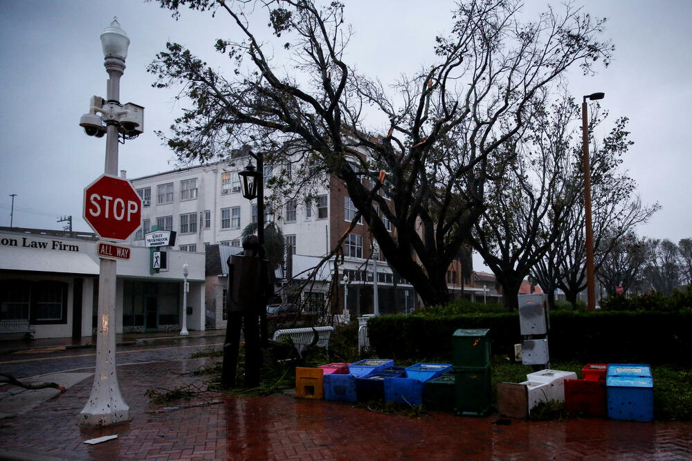 <p>Guverner Floride Ron De Santis izjavio je da je ovo vjerovatno "jedan od pet najrazornijih uragana koji su dosad pogodili Floridu"</p>