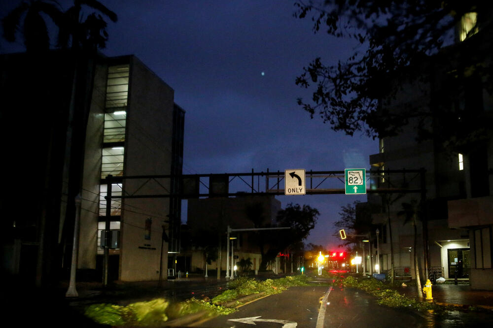 <p>Guverner Floride Ron De Santis izjavio je da je ovo vjerovatno "jedan od pet najrazornijih uragana koji su dosad pogodili Floridu"</p>