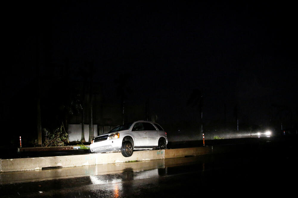 <p>Guverner Floride Ron De Santis izjavio je da je ovo vjerovatno "jedan od pet najrazornijih uragana koji su dosad pogodili Floridu"</p>