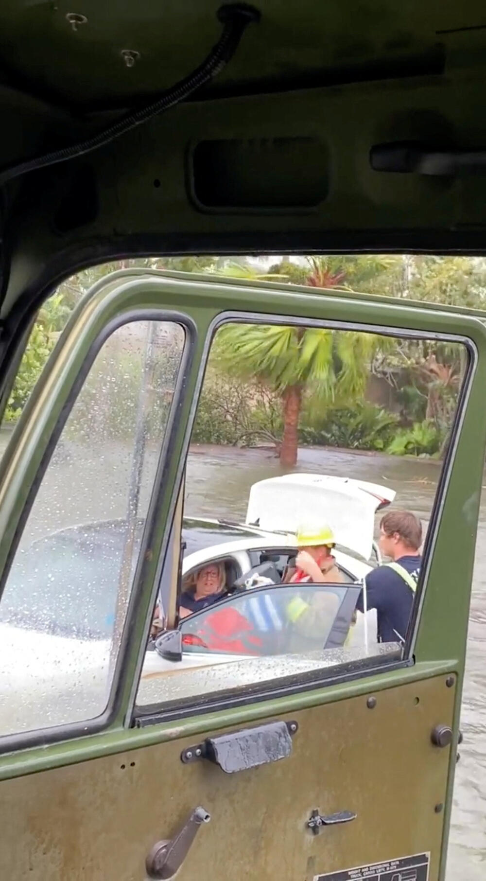 <p>Guverner Floride Ron De Santis izjavio je da je ovo vjerovatno "jedan od pet najrazornijih uragana koji su dosad pogodili Floridu"</p>