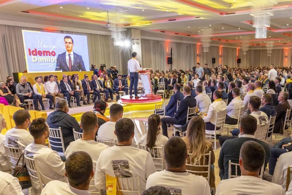 Sa konvencije, Foto: Demokrate