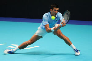 Đoković u polufinalu nakon mučenja sa Pospišilom i reketima