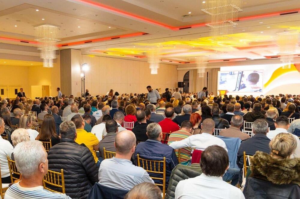 Sa konvencije, Foto: Idemo, ljudi