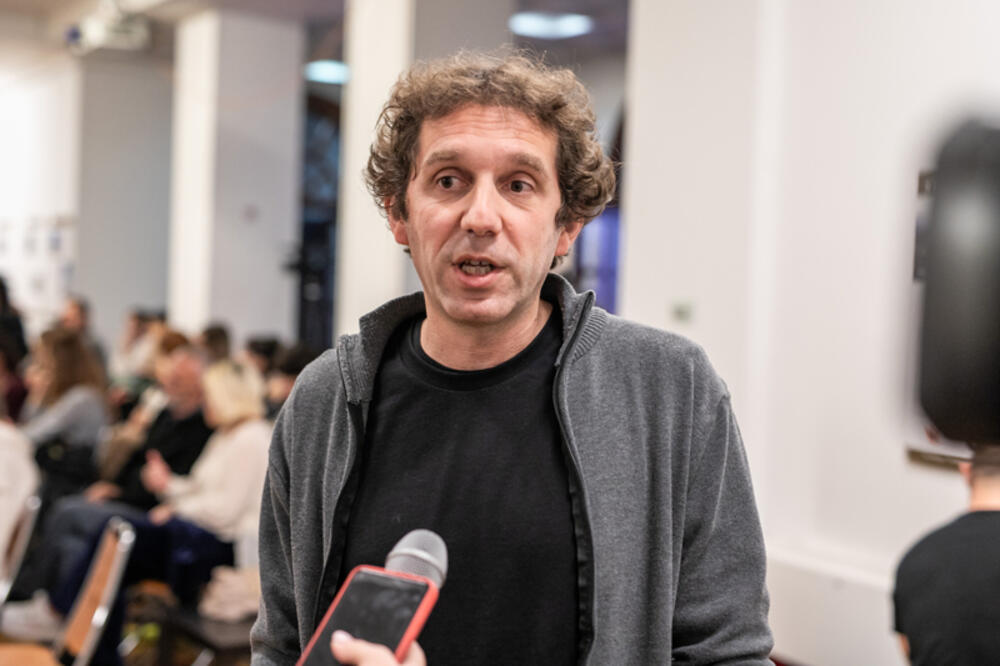 <p>"Onda je tu i uvijek pitanje da li smo se ogriješili o nešto i prepoznali sve što je relevantno danas i da li brinući se o današnjoj savremenosti stvaramo buduću prošlost koju ćemo prepoznavati u muzejima", kazao je Popadić</p>