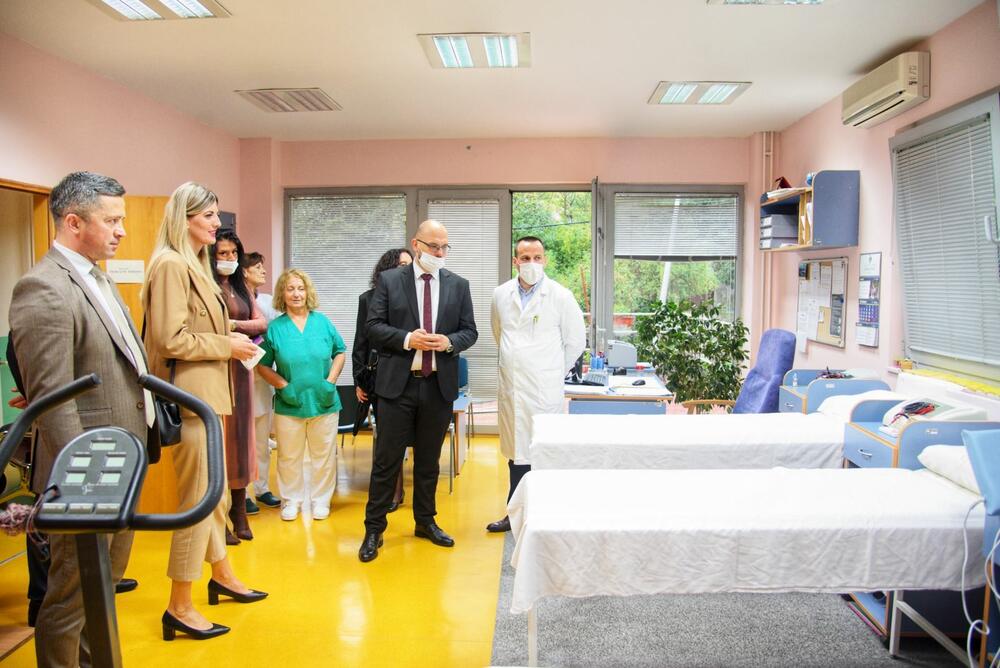 <p>"Ovo je ustanova sa višedecenijskom tradicijom i primjer je dobre prakse brige o starima, kako u Crnoj Gori, tako i u regionu. Potrudiću se da zaposleni u oblasti socijalne i dječje zaštite budu prepoznati od društva na adekvatan način"</p>