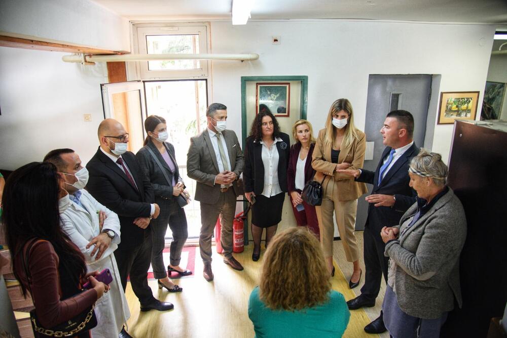 <p>"Ovo je ustanova sa višedecenijskom tradicijom i primjer je dobre prakse brige o starima, kako u Crnoj Gori, tako i u regionu. Potrudiću se da zaposleni u oblasti socijalne i dječje zaštite budu prepoznati od društva na adekvatan način"</p>