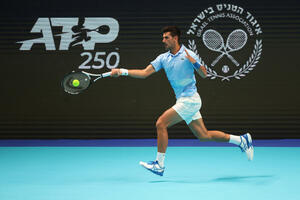 Đoković rutinski do finala u Izraelu