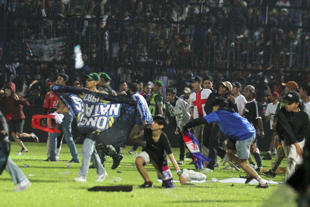 U Indoneziji stradale 174 osobe u metežu na izlasku sa utakmice