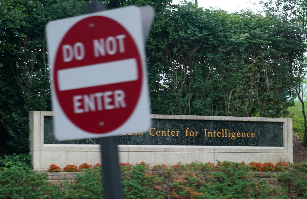 Oznaka ispred sjedišta CIA u Lengliju u Virdžiniji 
