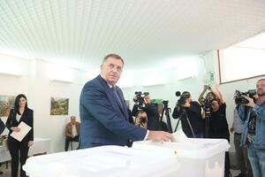 I Dodik nakon Trivić proglasio pobjedu na predsjedničkim izborima...