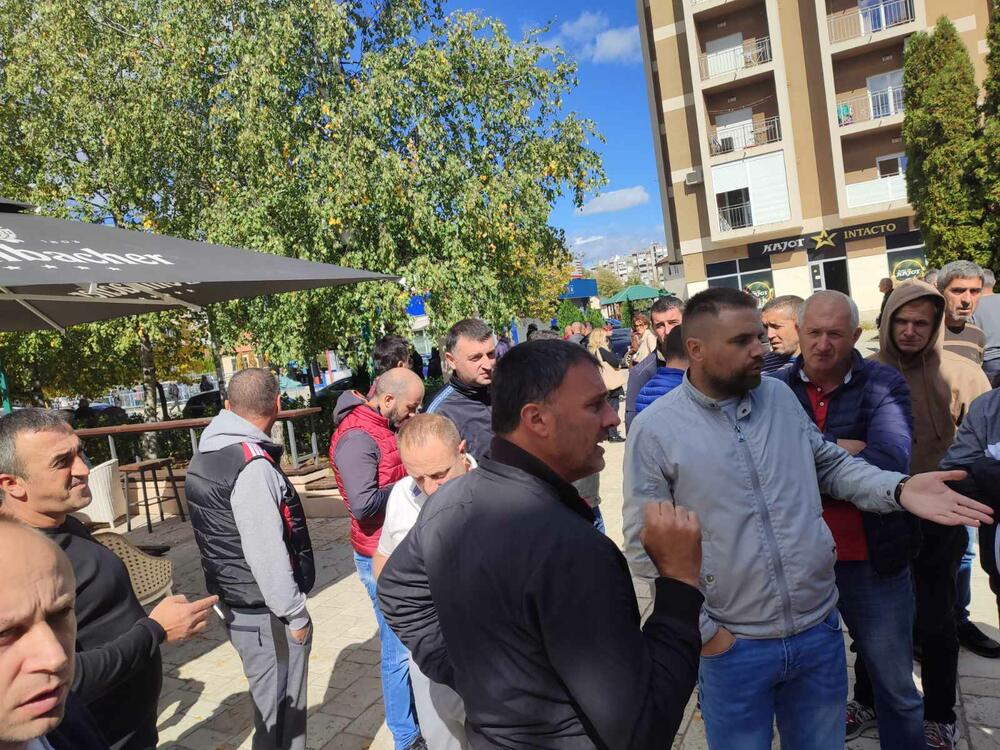 <p>U novom Odboru direktora Ivan Šaranović, Tahir Đonbaljaj, Brankica Mosurović, Martin Ćalasan, Nenad Marković, Emir Strujić</p>