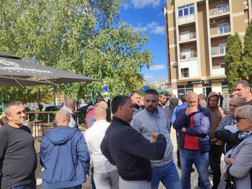 <p>U novom Odboru direktora Ivan Šaranović, Tahir Đonbaljaj, Brankica Mosurović, Martin Ćalasan, Nenad Marković, Emir Strujić</p>