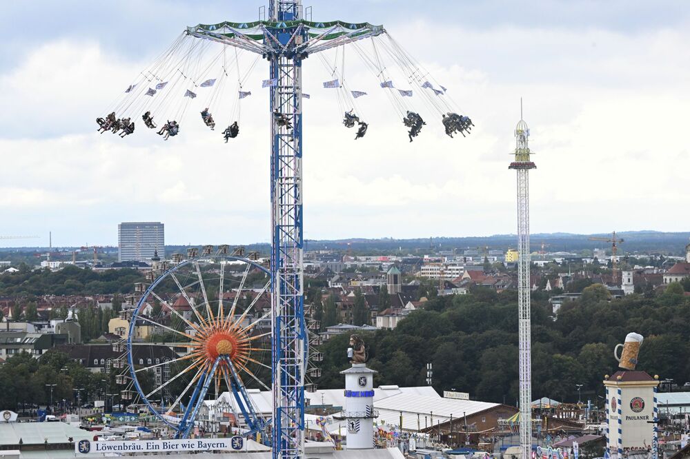 Iz godine u godinu u Minhenu se okuplja oko šest miliona posjetilaca, što Oktoberfest čini najvećim folklornim festivalom na svijetu, Foto: Felix Hörhager/dpa