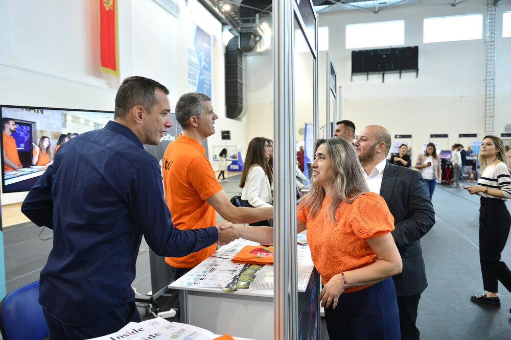 <p>Konferenciju su otvorili ministarka nauke i tehnološkog razvoja Biljana Šćepanović, ambasadorka Evropske unije (EU) u Crnoj Gori Oana Kristina Popa i državni sekretar Ministarstva evropskih poslova, Aleksandar Mašković</p>