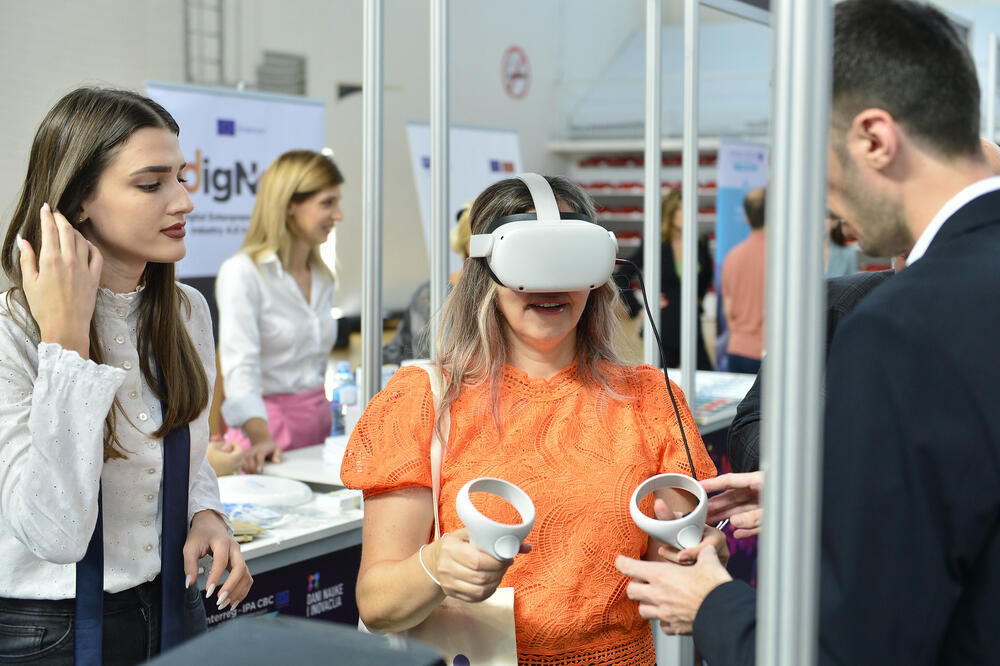 <p>Konferenciju su otvorili ministarka nauke i tehnološkog razvoja Biljana Šćepanović, ambasadorka Evropske unije (EU) u Crnoj Gori Oana Kristina Popa i državni sekretar Ministarstva evropskih poslova, Aleksandar Mašković</p>