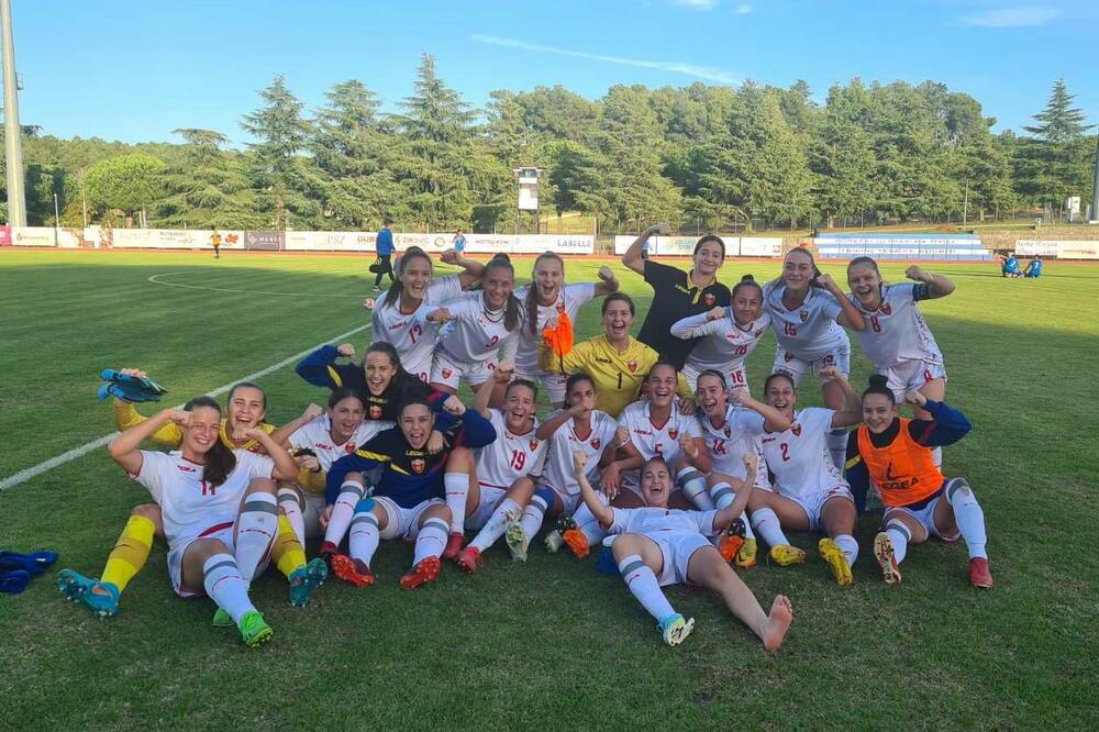 Slavlje fudbalerki nakon pobjede, Foto: FSCG