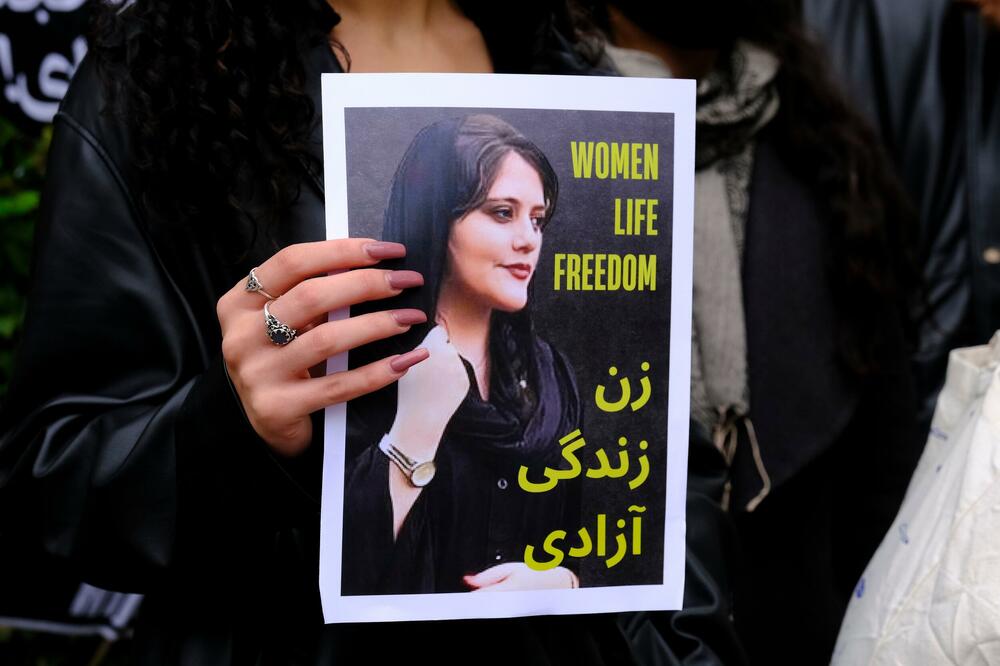 Sa protesta zbog smrti Mahse Amini, Foto: Shutterstock