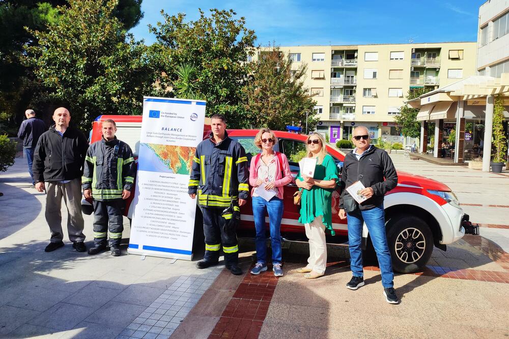 Sa info dana u Tivtu, Foto: Siniša Luković