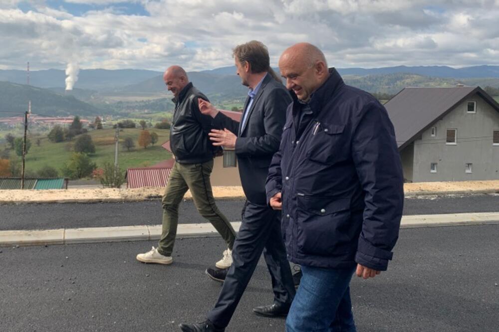 Kovcačević prilikom obilaska radova u Ostroškoj ulici, Foto: Opština Pljevlja