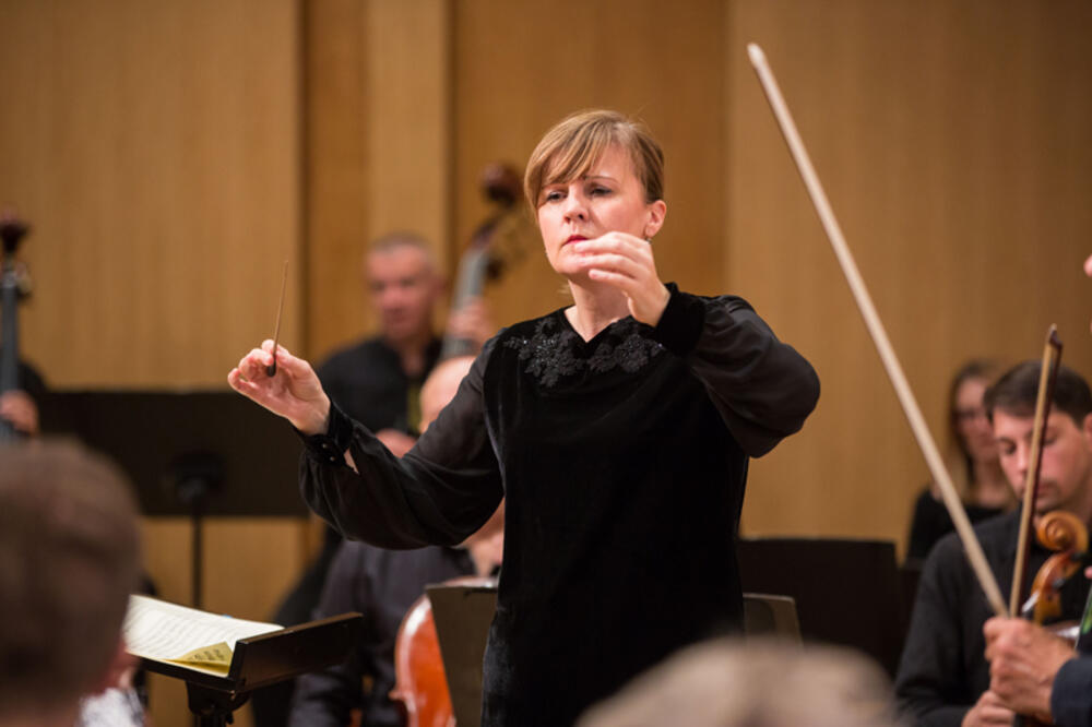 <p>"Imamo mnogo specijalista u društvu i oni su svi za sebe. Muzika može da digne ljude na rezonantnu platformu. Na toj platformi sve ide mnogo bolje. U tom svijetu nema titula"</p>