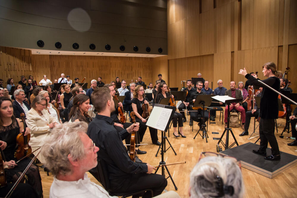 <p>"Imamo mnogo specijalista u društvu i oni su svi za sebe. Muzika može da digne ljude na rezonantnu platformu. Na toj platformi sve ide mnogo bolje. U tom svijetu nema titula"</p>