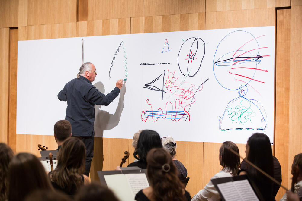 <p>"Imamo mnogo specijalista u društvu i oni su svi za sebe. Muzika može da digne ljude na rezonantnu platformu. Na toj platformi sve ide mnogo bolje. U tom svijetu nema titula"</p>