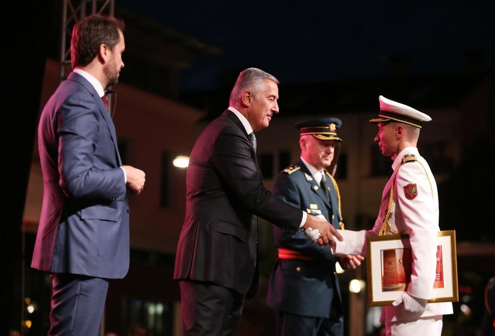 <p>"VCG mora biti na visini izazova s kojima smo suočeni dajući doprinos sigurnosti građana i stabilnosti države, a zajedno sa bezbjednosnim sistemom u cjelini i stvaranju povoljnijeg ambijenta za privlačenje investicija i nesmetan razvoj biznisa, za brže sprovođenje reformi na putu evropskih integracija"</p>