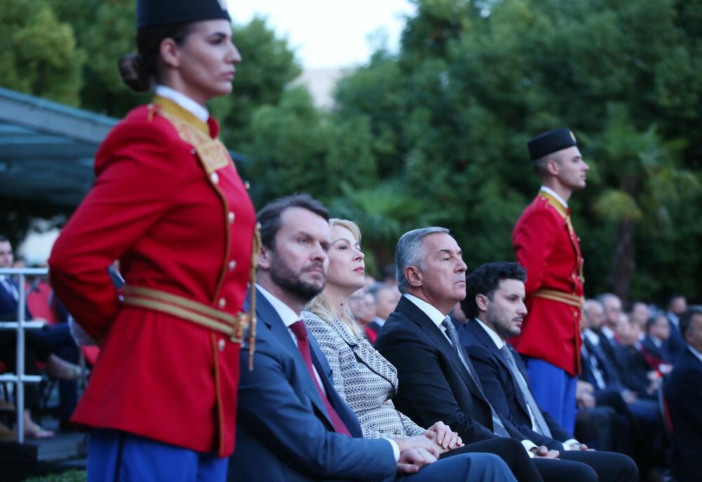 <p>"VCG mora biti na visini izazova s kojima smo suočeni dajući doprinos sigurnosti građana i stabilnosti države, a zajedno sa bezbjednosnim sistemom u cjelini i stvaranju povoljnijeg ambijenta za privlačenje investicija i nesmetan razvoj biznisa, za brže sprovođenje reformi na putu evropskih integracija"</p>