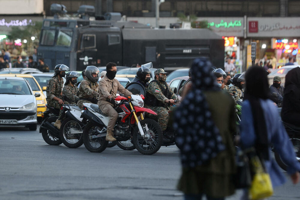 Sa ulica Teherana, Foto: Reuters