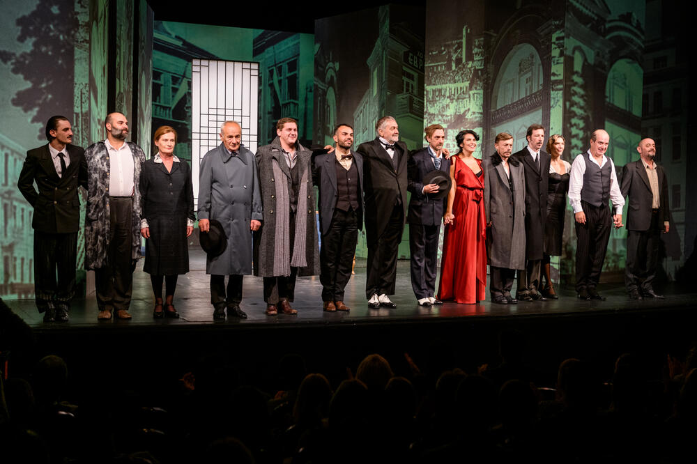 Ansambl predstave pozdravljen ovacijama publike, Foto: Krsto Vulović