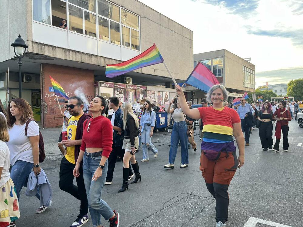 <p>Povorka prošetala od Trga nezavisnosti preko Ulice slobode, bulevarom Svetog Petra Cetinjskog, a nakon toga Bokeškom, ulicama Marka Miljanova, Novaka Miloševa, nazad do gradskog trga</p>